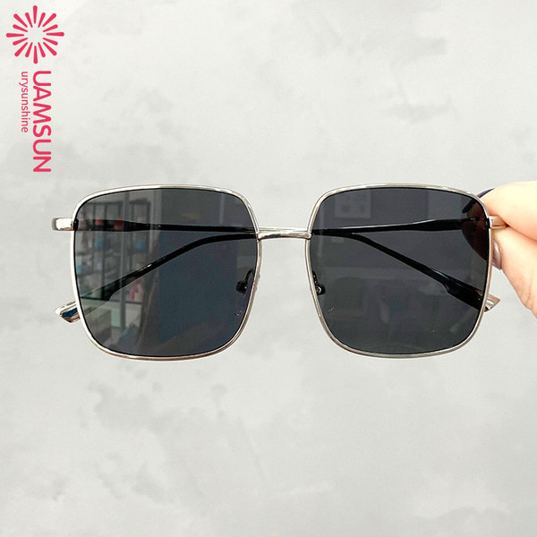 Stilingi moteriški akiniai nuo saulės plonu rėmeliu