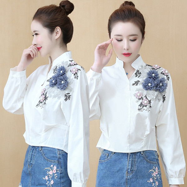 Moderns sieviešu krekls ar zemu apkakli un 3D elementiem