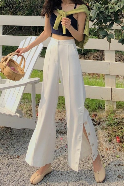 Pavasarinės moteriškos kelnės aukštu juosmeniu, sagomis ir nėriniais