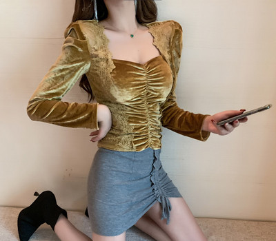 Modern női blúzos modell hosszú ujjal és csipkével