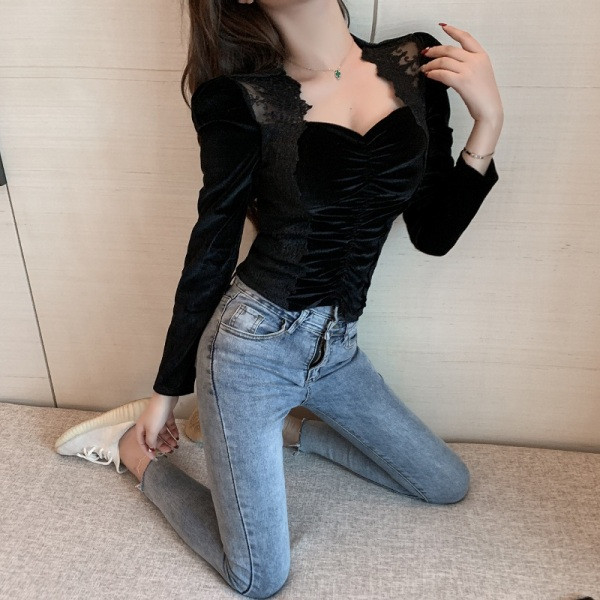 Modern női blúzos modell hosszú ujjal és csipkével