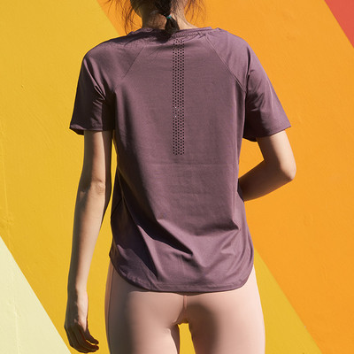 Sporta ātri žūstošs sieviešu T-krekls ar sietu un īsām piedurknēm