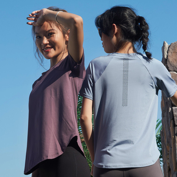 Sporta ātri žūstošs sieviešu T-krekls ar sietu un īsām piedurknēm