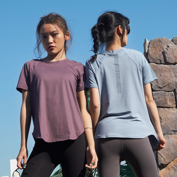 Sporta ātri žūstošs sieviešu T-krekls ar sietu un īsām piedurknēm