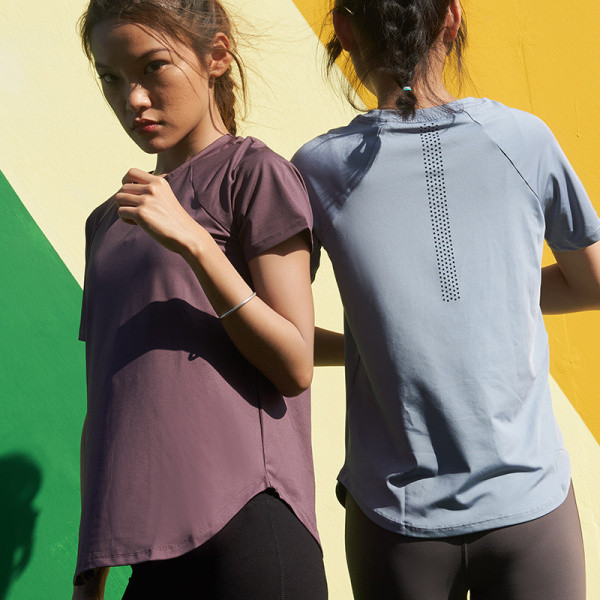 Sporta ātri žūstošs sieviešu T-krekls ar sietu un īsām piedurknēm
