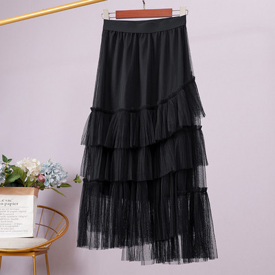 Naiste pikk seelik kõrge vöökoha ja tülliga