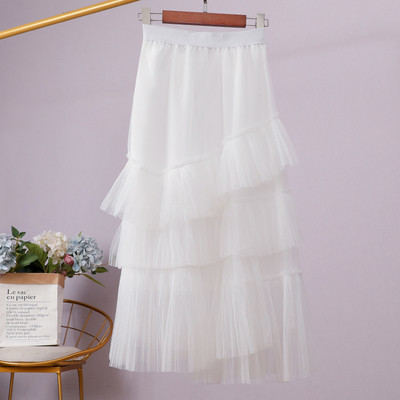 Naiste pikk seelik kõrge vöökoha ja tülliga