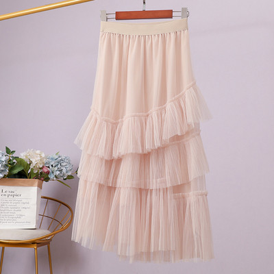 Naiste pikk seelik kõrge vöökoha ja tülliga