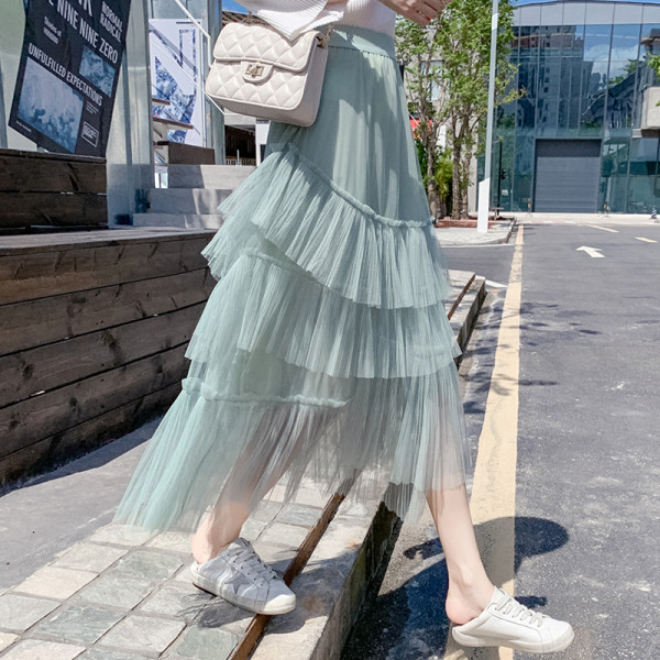 Naiste pikk seelik kõrge vöökoha ja tülliga