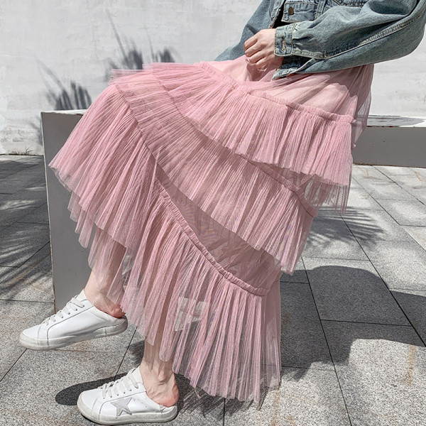 Naiste pikk seelik kõrge vöökoha ja tülliga