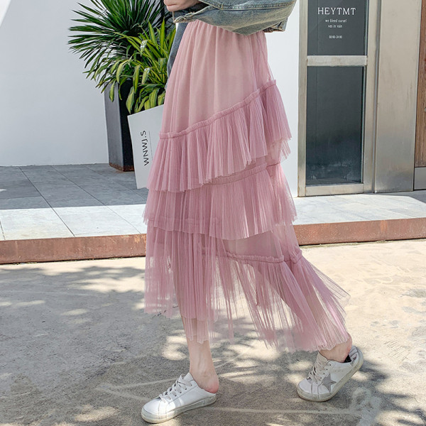 Naiste pikk seelik kõrge vöökoha ja tülliga