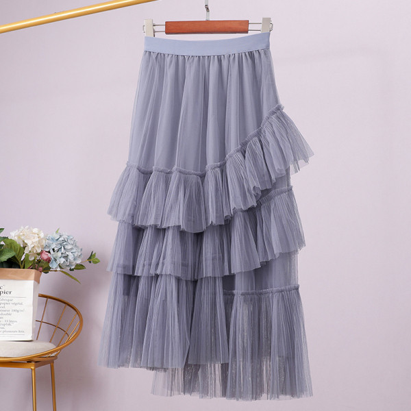 Naiste pikk seelik kõrge vöökoha ja tülliga