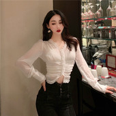 Sieviešu aktuāls īss krekls ar špica kakla izgriezumu