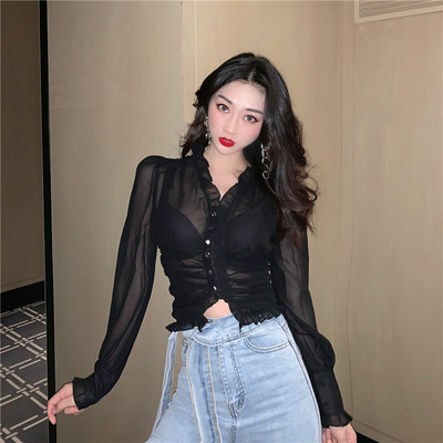 Sieviešu aktuāls īss krekls ar špica kakla izgriezumu