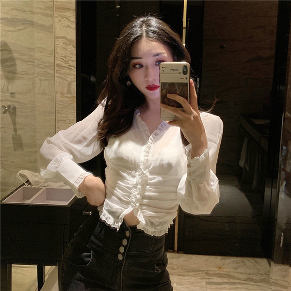 Sieviešu aktuāls īss krekls ar špica kakla izgriezumu