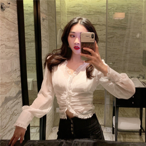 Sieviešu aktuāls īss krekls ar špica kakla izgriezumu