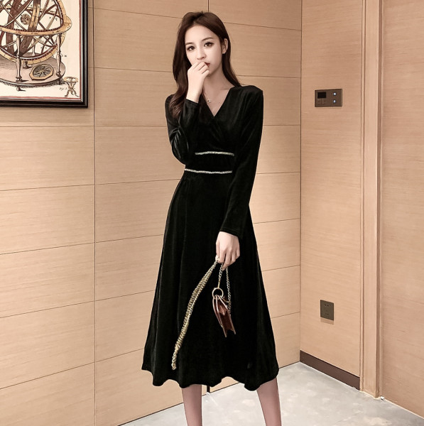 Női hosszú ruha spitz nyakkivágású modellel