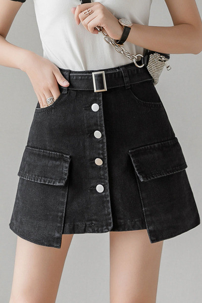 Női aktuális rövid szoknya magas derékkal és gombokkal