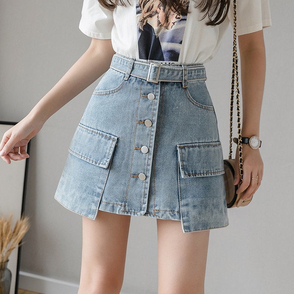 Női aktuális rövid szoknya magas derékkal és gombokkal