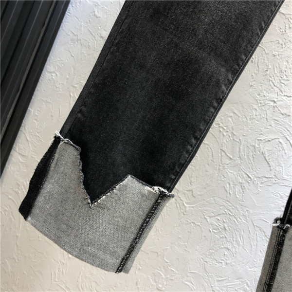 Mūsdienīgi sieviešu džinsi ar jostu un augstu vidukli - taisns modelis