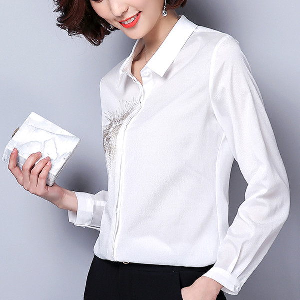 Stilīgs sieviešu melns krekls ar izšuvumiem un garām piedurknēm