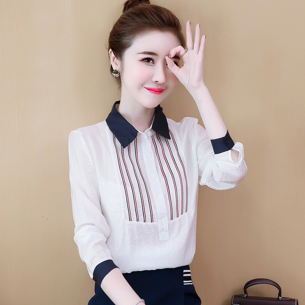 Cămașă de damă de ultimă generație, cu guler și nasturi clasici