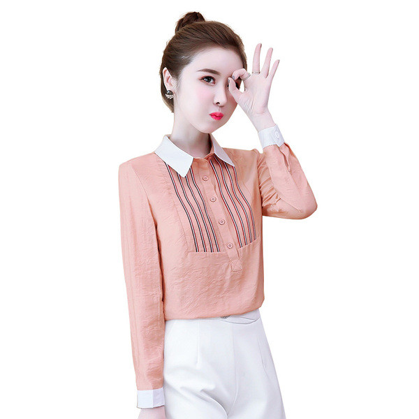 Cămașă de damă de ultimă generație, cu guler și nasturi clasici