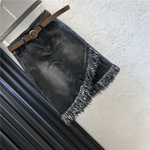 Ležerna ženska suknja sa visokim strukom i resama u crnoj boji