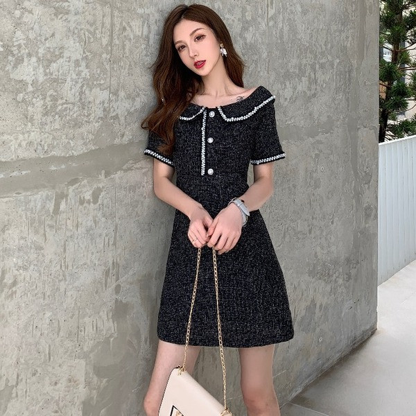 Retro sieviešu kleita ar īsām piedurknēm un pogām