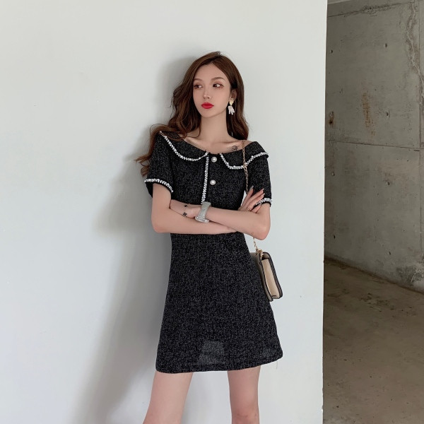 Retro sieviešu kleita ar īsām piedurknēm un pogām