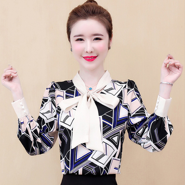 Színes női ing szalaggal és hosszú ujjal