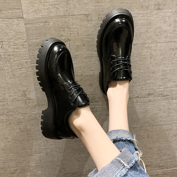 Laisvalaikio moteriški batai aukštais padais ir raišteliais – pagaminti iš eko odos