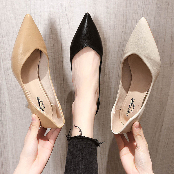 Modern női cipő hegyes modell vékony sarokkal