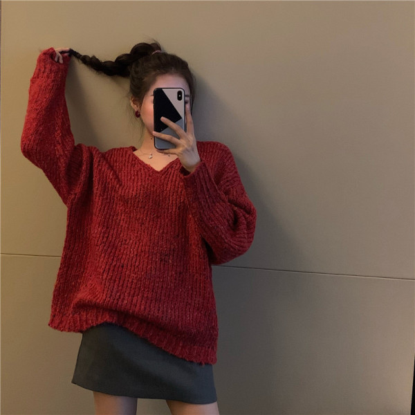 Φαρδύ γυναικείο πουλόβερ με λαιμόκοψη
