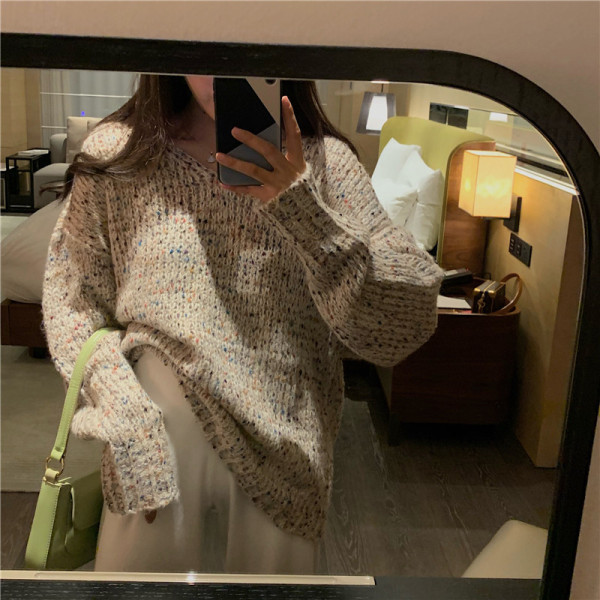 Φαρδύ γυναικείο πουλόβερ με λαιμόκοψη