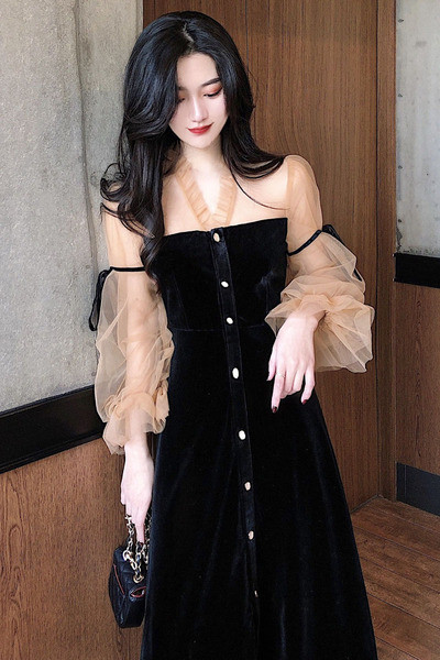 Női hosszú ruha spitz nyakkivágással és tüllvel