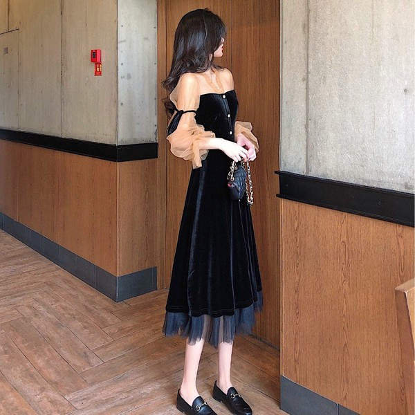 Női hosszú ruha spitz nyakkivágással és tüllvel