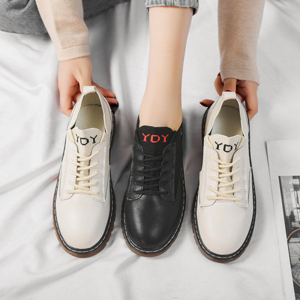 Sieviešu ādas ikdienas apavi ar plakanām zolēm un šņorēm