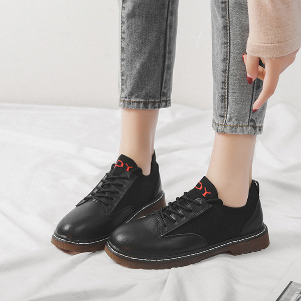 Sieviešu ādas ikdienas apavi ar plakanām zolēm un šņorēm