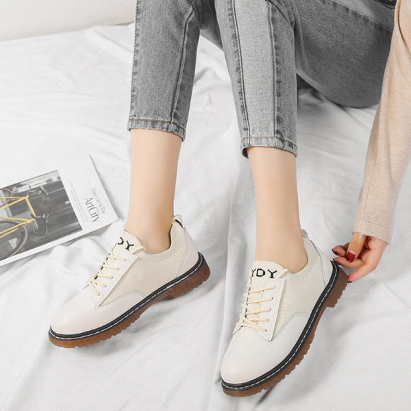 Sieviešu ādas ikdienas apavi ar plakanām zolēm un šņorēm