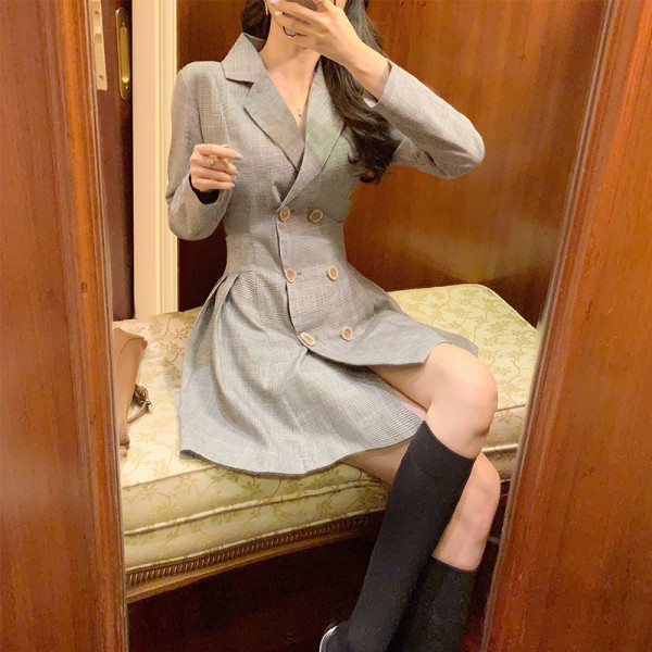 Aktuelna ženska kratka haljina sa dugim rukavima i špic izrezom