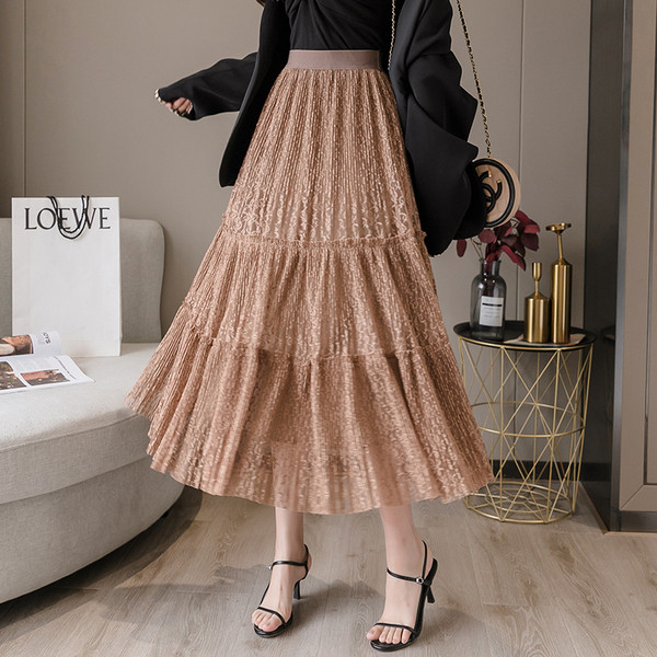 Moodne pitsiga naiste seelik – lõikega mudel