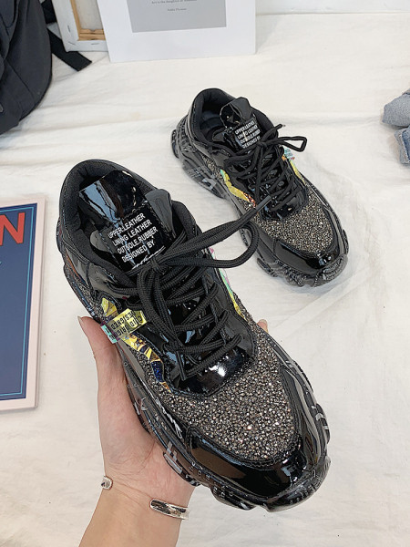 Särava efektiga naiste vabaaja tossud