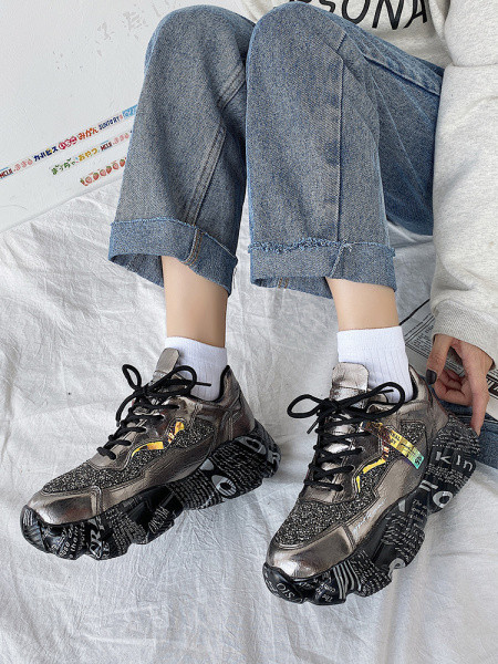 Särava efektiga naiste vabaaja tossud