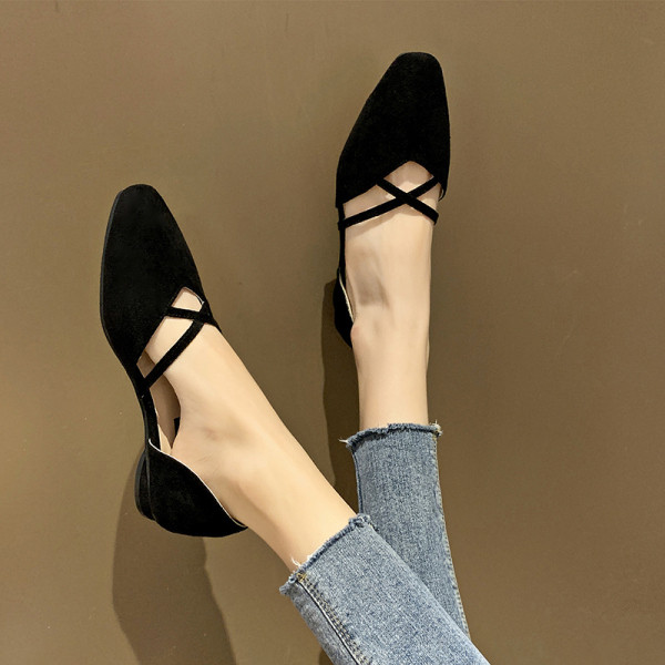 Seemisnahast naiste moodsad rihmadega sandaalid