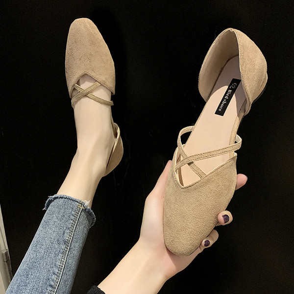 Seemisnahast naiste moodsad rihmadega sandaalid