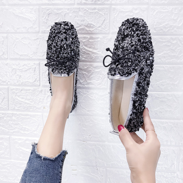 Sieviešu ikdienas apavi ar plakanu zoli un fliteriem