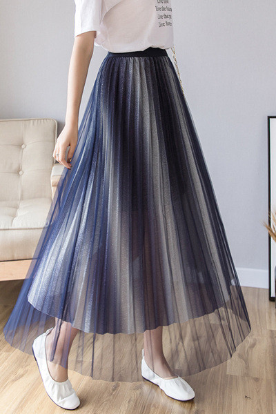 Hajtogatott női szoknya, magas derékkal és tüllel