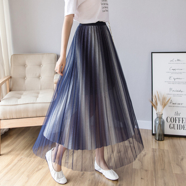 Hajtogatott női szoknya, magas derékkal és tüllel