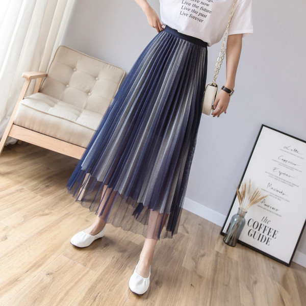 Hajtogatott női szoknya, magas derékkal és tüllel